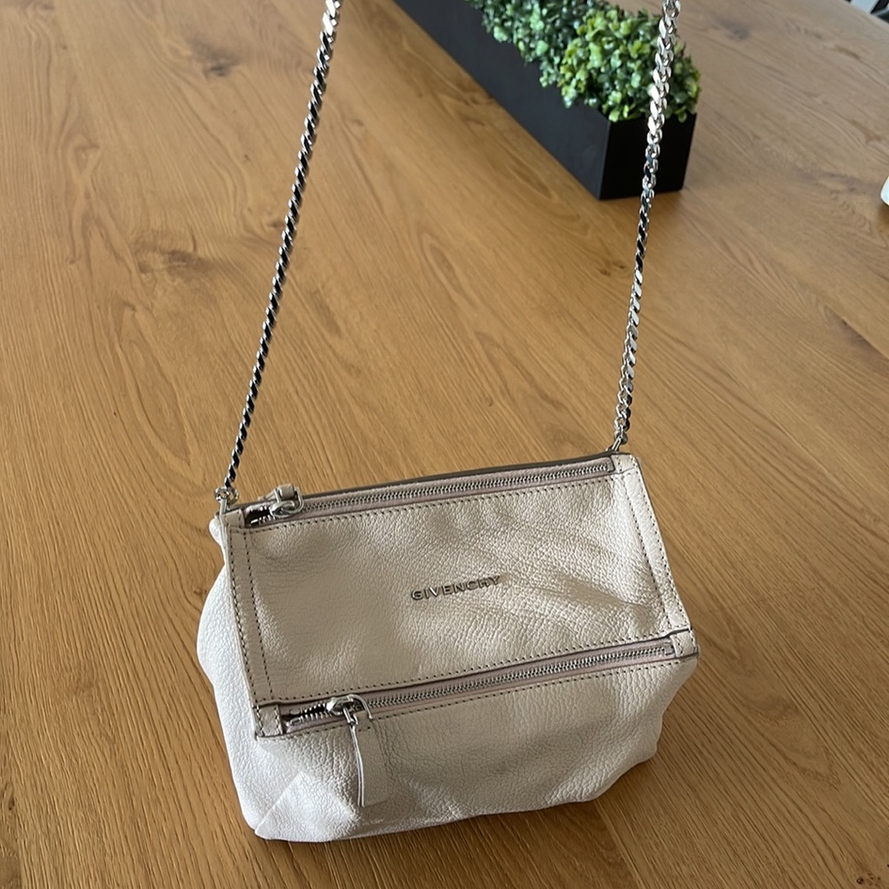 Givenchy White Leather Chain Shoulder Bag - Picture 3 of 5